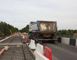 Велике будівництво: у Новоайдарському районі відбудовують міст