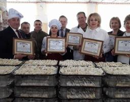 У Кремінній встановлено рекорд України з ліплення вареників