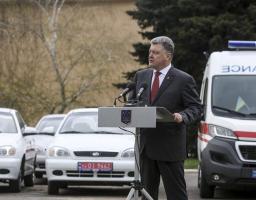 Президент вручив реанімобілі і спецавтотранспорт для медичних закладів Луганської області