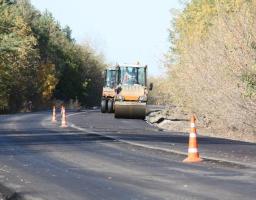 Велике будівництво: на автошляху від Старобільська до Новоайдара укладатимуть нижній шар асфальту 