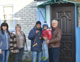 Вручення ключів від житлового будинку особі з числа дітей-сиріт у Білокуракинському районі