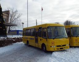 Для двох навчальних закладів Станично-Луганського району придбано шкільні автобуси