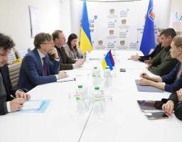 Найбільша потреба – це Перемога! Але першочергові: житло та працевлаштування ВПО, – Артем Лисогор зустрівся із Надзвичайним і Повноважним Послом Королівства Нідерландів в Україні Алле Дорхаутом