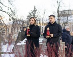 Президент і перша леді вшанували пам’ять Героїв Небесної Сотні
