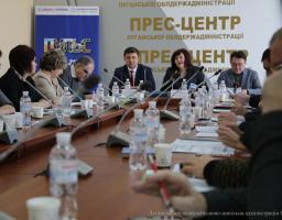 У Луганській облдержадміністрації розглянули питання децентралізації влади в області