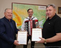 Відродження Луганської обласної філармонії: Юрій Гарбуз передав митцям довгоочікувані музичні інструменти