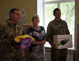 До 150-ти  річчя освітнього стажу села Кримське  офіцери цивільно-військового співробітництва подарували школі новий мультимедійний центр