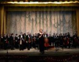 Академічний симфонічний оркестр Луганської обласної філармонії завітали підтримати київські артисти