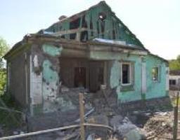 Багатодітній сім’ї із с.Артема, в якої бойовики артилерійським обстрілом зруйнували будинок, буде куплено інше житло за кошти обласного бюджету