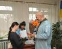 На Луганщині породіллям вручили перші свідоцтва про народження за спрощеною процедурою їх отримання