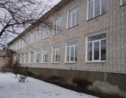 72 учні Трьохізбенської загальноосвітньої школи знову навчаються в затишних і теплих умовах