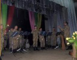 У Попасній воїни-артилеристи разом з волонтерами зібрали кошти для хворою дівчини