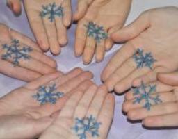 Діти з тимчасово окупованих територій прийняли участь у майстер-класі з бісеро плетіння