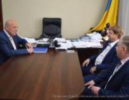 Оркестром на День Перемоги в Сєвєродонецьку диригуватиме австрійський композитор Курт Шмід  А так звана ЛНР задовольнятиметься другосортною російською попсою і гармошкою з балалайкою