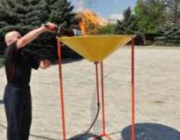 Шахтарі зі всієї України запалили у місті Краснодоні олімпійський вогонь