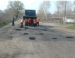 Ямковий ремонт автомобільних доріг в Луганській області