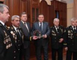 Гірники ТОВ «ДТЕК Ровенькиантрацит» та ТОВ «ДТЕК Свердловантрацит» вручили керівникам області рапорт   про видобуток 10 млн тонн вугілля