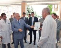 Спикер Верховной Рады приехал на Луганщину с подарком