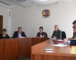 На Луганщині з метою погашення заборгованості із заробітної плати облдержадміністрація працює у проблемних містах