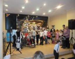 В області реалізується   Комплексна обласна програма соціального захисту і реабілітації осіб з обмеженими фізичними можливостями на 2012-2015 роки.