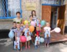 Лисичанский территориальный центр организовал и провел  акцию "Собери ребенка в школу!"