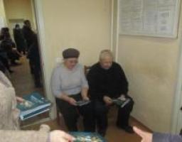 На Луганщині органами соцзахисту населення розповсюджуються інформаційні матеріали щодо допомоги людям в умовах конфлікту