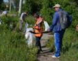 Акція «Чисте місто»: у Сєвєродонецьку за сприяння центру зайнятості та організації Mercy Corps громадян працевлаштовують на короткотермінові роботи