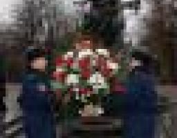 Запрошуємо на покладання квітів