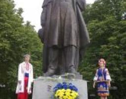 Сьогодні, 21 серпня 2009 року, відбулося покладання квітів керівництвом області до пам’ятника Т.Г.Шевченку з нагоди 18-ї річниці незалежності України