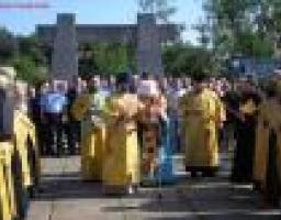 Пам'ять трьох тисяч мирних луганчан вшанували сьогодні вранці на меморіальному комплексі "Не забудемо, не простимо"