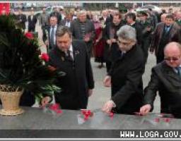 У м. Луганську відбулося покладання квітів з нагоди  Міжнародного дня визволення в'язнів фашистських концтаборів