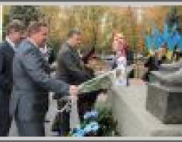 З нагоди Дня Українського козацтва відбулась урочиста церемонія покладання квітів