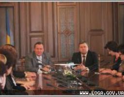 Владимир Пристюк и Валерий Голенко поздравили женщин с наступающим Международным женским днем