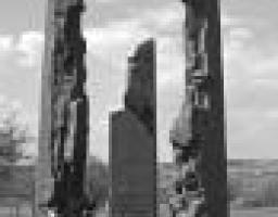 Громадськість Краснодону стурбована злочинними діями на території меморіального комплексу "Нескорені"