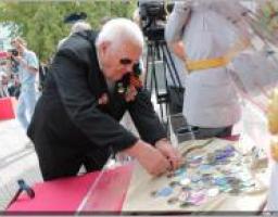 Массовый митинг и церемония перезахоронения останков советских воинов состоялись 3 сентября возле Пилона Славы