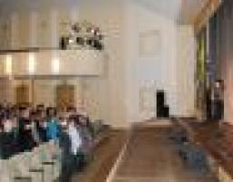 Під час вистави Луганського обласного академічного українського музично-драматичного театру вшанували пам'ять жертв Голодоморів