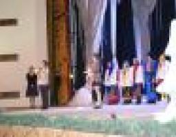 Луганський обласний академічний український музично-драматичний театр презентував дітям Луганщини "Подарунок Святого Миколая"