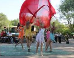 СИМВОЛОМ МИРА ЗОВУТ ГОЛУБЕЙ