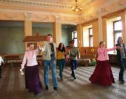 НАЦИОНАЛЬНЫЕ ТРАДИЦИИ УСТАМИ МОЛОДЫХ