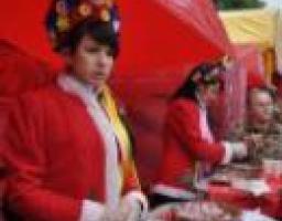 Продовольчий ярмарок приємно порадував луганчан.