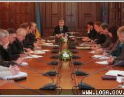 Эдуард Лозовский поручил провести в Луганске образцовую сельскохозяйственную ярмарку с низкими ценами и без перекупщиков