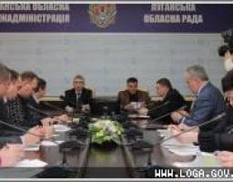 Задача у всех профильных структур одна – вывести производителя на покупателя, сократив количество посредников и тем самым снизив цену