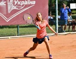 Наша юна тенісистка стала чемпіонкою всеукраїнських змагань серед дорослих