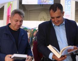 У Львові Юрій Гарбуз долучився до акції «Купи книжку дітям Сходу»