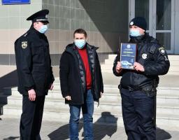 На Луганщині поліцейським офіцерам громад вручили сертифікати та ключі від службових автомобілів 