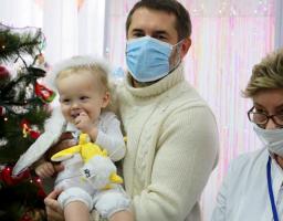 Подарунки від Святого Миколая отримали вихованці Луганського обласного будинку дитини та Сєвєродонецької обласної санаторної школи