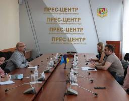 Перетинаючи лінію розмежування на КПВВ, люди на власні очі бачать позитивні зміни, – Сергій Гайдай