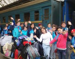 Група дітей з особливими потребами з Луганщини вирушила на реабілітацію у Карпати 