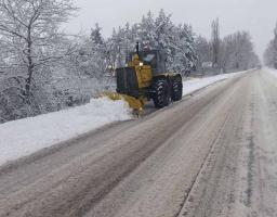 Дорожники Луганщини другий день працюють у цілодобовому режимі