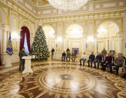 Вони повертали світло в домівки: Глава держави нагородив енергетиків Луганщини